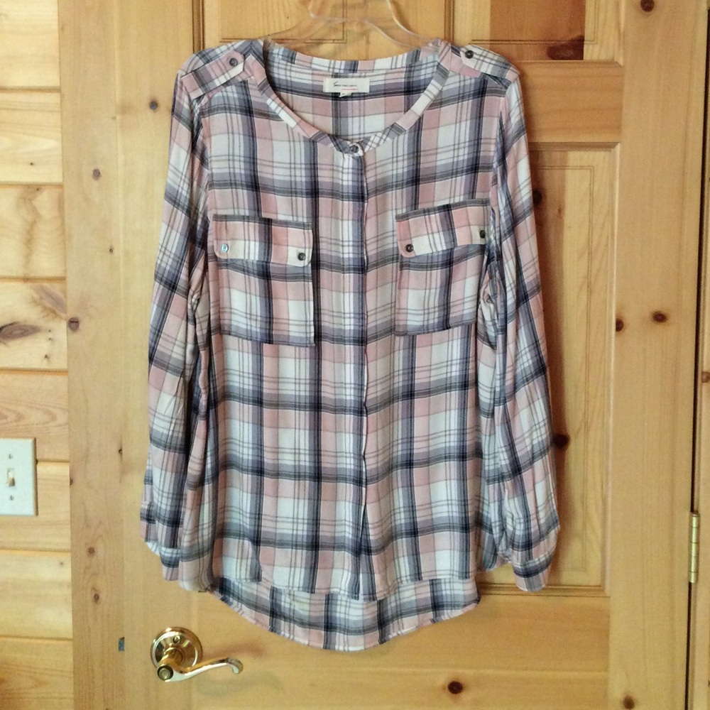 Two by Vince Camuto Button Down Top